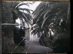 Image représentant La façade arrière de la villa Kahn dite villa Zamir, vue en direction de l'Est