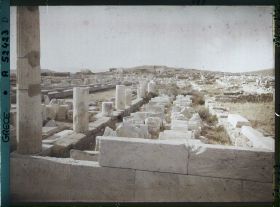 Image représentant Quartier du Hieron (sanctuaire) d'Apollon, l'avenue des Processions conduisant au Hieron (direction nord)