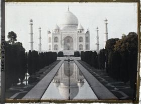 Image représentant Le grand canal axial et le mausolée du Taj Mahal