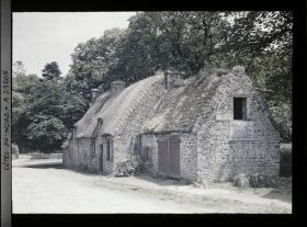 Image représentant Une ferme à toit de chaume