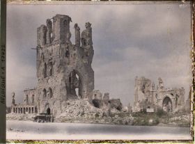Image représentant Belgique, Ypres, L'Eglise St Martin vue de la rue de Dixmude