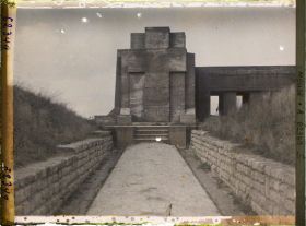 Image représentant Meuse, Douaumont, Le monument de la Tranchée des baïonnettes