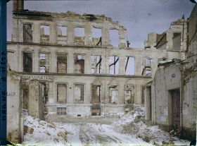 Image représentant Le Mont de Piété ( crédit municipal) en ruine, côté de la rue Saint-Symphorien