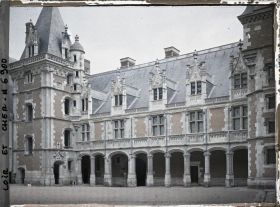 Image représentant L'aile Louis XII du château, façade sur la cour d'honneur
