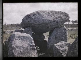 Image représentant L'une des chambres du dolmen de Keriaval, route d'Auray à Carnac