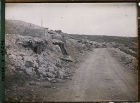 Image représentant France, Haudromont, La route de Douaumont venant des Carrières d'Haudremont