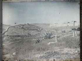 Image représentant Vue de l'enceinte de la vieille ville et de la colline de l'Offense