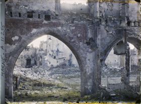 Image représentant L'ancien couvent des Pères Cordeliers, rue des Trois Raisinets