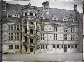 Image représentant L'escalier monumental de la cour intérieure du château