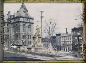 Image représentant Canada, Québec, Rue de la Fabrique et Statue du Cardinal Tachereau