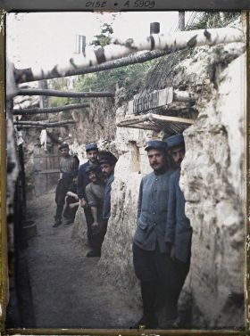 Image représentant Les gourbis des artilleurs creusés sous le rocher à St-Claude