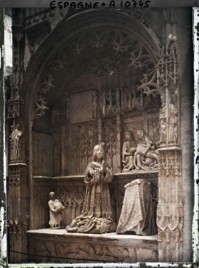 Image représentant Espagne, Burgos, Musée Archéologique Provincial : Sepulcre en Albâtre de Juan de Padilla, page des Rois Catholiques