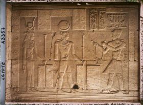 Image représentant Bas-relief visible à l'intérieur du temple