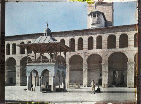 Image représentant Le dôme de la Fontaine (Qubbat en Naufara) dans la cour intérieure de la mosquée des Omeyyades