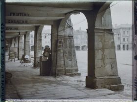 Image représentant France, Pont à Mousson, Vue sous les arcades, place Duroc