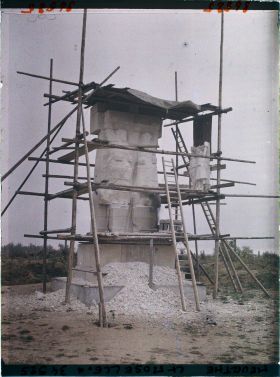 Image représentant France, Bois Le Prêtre, Monument de la Croix des Carmes en Construction
