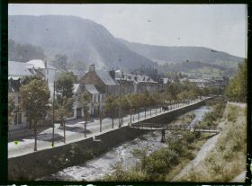 Image représentant France, La Bourboule, La Dordogne et la Vllle - Vue prise de la Gare