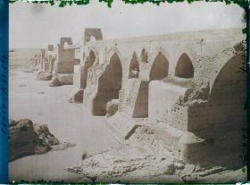 Image représentant Le grand pont sassanide (vers 260) ou "pont romain" sur la rivière Dez