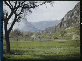 Image représentant Tarascon vu de la route d'Ussat