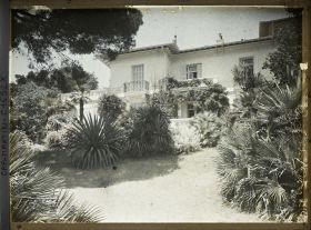 Image représentant La villa Miramar rénovée, vue de face, côté jardin