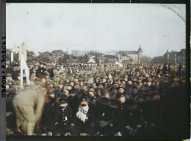 Image représentant Funérailles de l'Empereur Taisho-Tenno (Yoshihito), foule (militaires, scouts, étudiants)