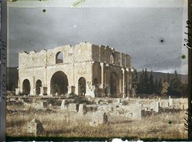 Image représentant Algérie, Lambèse, Effet de lumière sur le Prœtorium