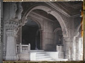 Image représentant Le porche principal du palais de Lallgarh