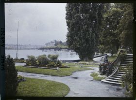 Image représentant Le perron de la villa Mon Repos (Musée d'ethnographie de Genève) au bord du Léman