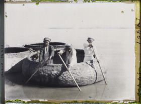 Image représentant Hommes à bord d'un couffa sur le Tigre
