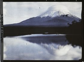 Image représentant Le Mont Fuji (Fuji-san) se reflétant dans le lac Shôji (Shôji-ko)