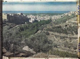 Image représentant Panorama de la ville avec le Château de Saint-Gilles