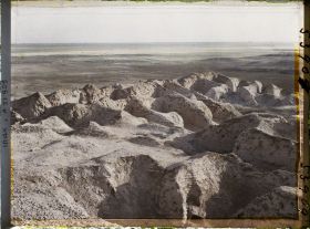 Image représentant Les ruines au pied de la Ziggourat Bit-Zida