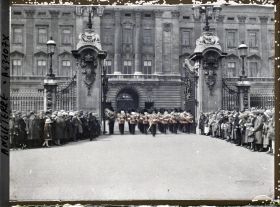 Image représentant Les foot-guards à Buckingham Palace