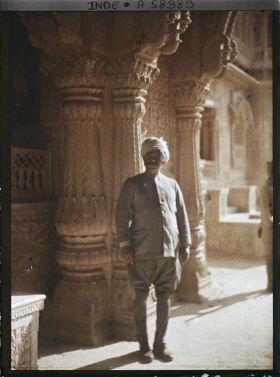 Image représentant Un membre du personnel du palais de Lallgarh