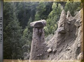 Image représentant Les Pyramides de terre (ou Cheminées de Fées) de Renon