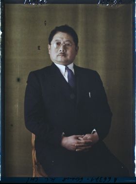 Image représentant https://musee-albert-kahn.s-museum.fr/home/NWQ2OTAwYzNmYjZlZTk1ZWQwODJmMjY4L2dlbmVyaWMtbm90aWNlLXRhYi9hdXRob3JpdHkvNjE3YTc5ZjVjZjhiODk2OGIzMzM3ZDIx/5d6900c3fb6ee95ed082f268/generic-notice-tab/authority/617a79eacf8b8968b33365b5 Le Général Chi