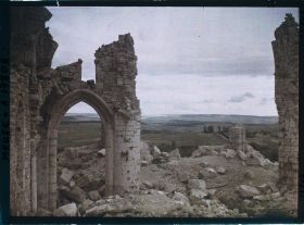Image représentant France, Montfaucon, Les Hauts de Meuse et les ruines de l'Eglise de Montfaucon