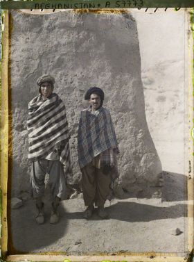 Image représentant Deux habitants de Mukur (ville à une centaine de kilomètres au sud-ouest de Ghazni) en déplacement