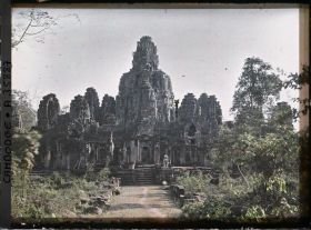 Image représentant Les deux terrasses supérieures, vues de la terrasse inférieure du Bayon