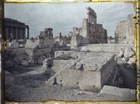 Image représentant Les vestiges de la Grande Cour et du sanctuaire du Temple de Jupiter Héliopolitain