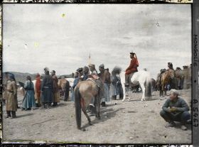 Image représentant Des spectateurs sur la place du marché