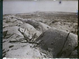 Image représentant France, Mont Cornillet, Tranchée de dirigeant vers le Mont Haut (Pente Sud)