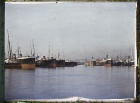 Image représentant Les paquebots le soir dans le bassin de la Joliette