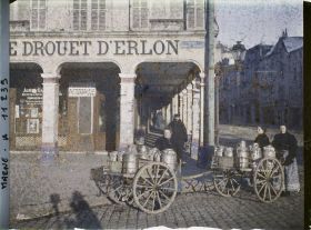 Image représentant Laitières à l'angle de la place Drouet d'Erlon