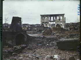 Image représentant Turquie, Ouchak, Ecole incendiée