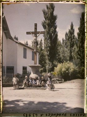 Image représentant France, La Bastide - Clairence, Le même avec groupe d'enfants nés dans le Pays.
