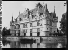 Image représentant Vue d'ensemble de la façade ouest du château