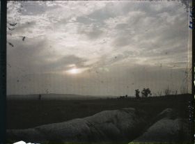 Image représentant France, Mont Cornillet, Coucher de soleil vers le fort de Béru pris devant le mont Cornillet