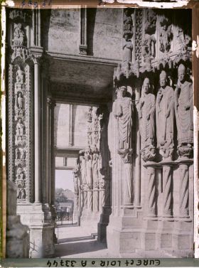 Image représentant Détail des sculptures du porche du portail de la façade sud de la cathédrale Notre-Dame