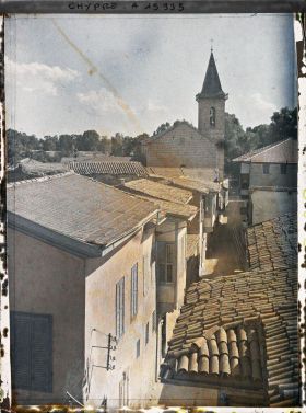 Image représentant Une rue vers une église